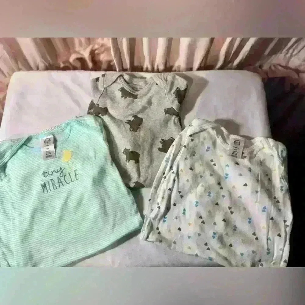Newborn gowns never worn 0-3 months - Picture 1 of 5